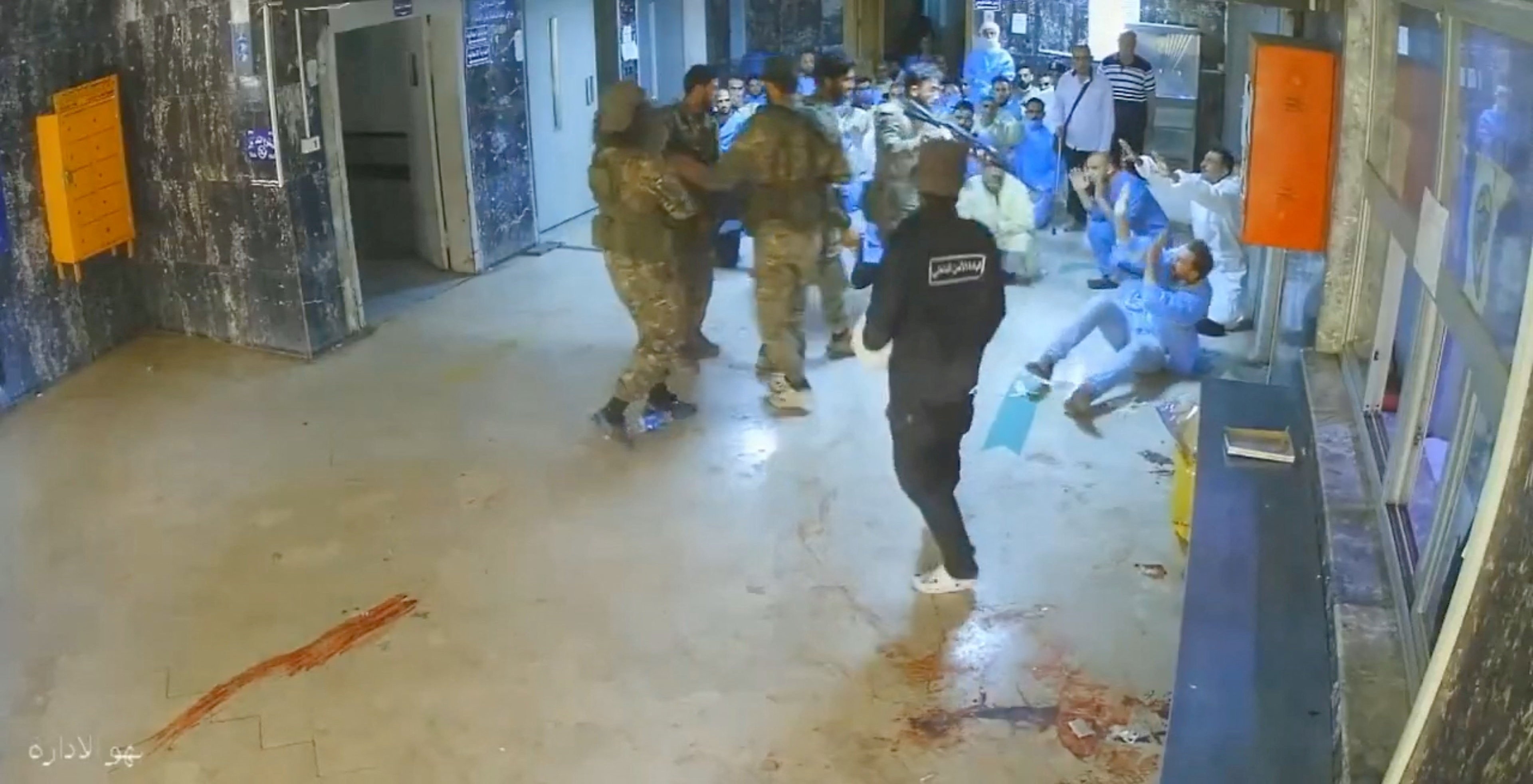 VÍDEO mostra execução a sangue frio em hospital na Síria e equipe médica sob a mira de armas